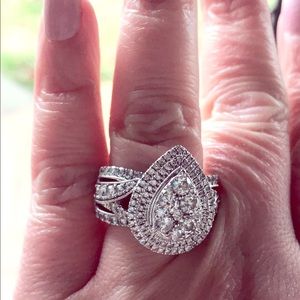 Beautiful huge diamond ring!